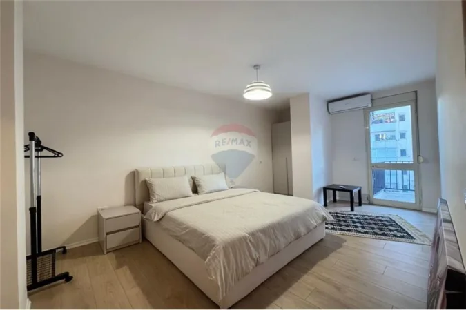 Tirane, jepet me qera apartament 1+1 , 70 m² 700 € 