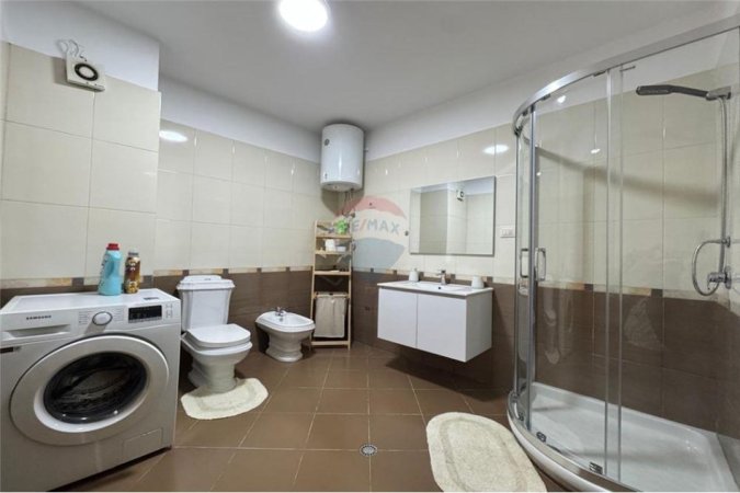 Tirane, jepet me qera apartament 1+1 , 70 m² 700 € 