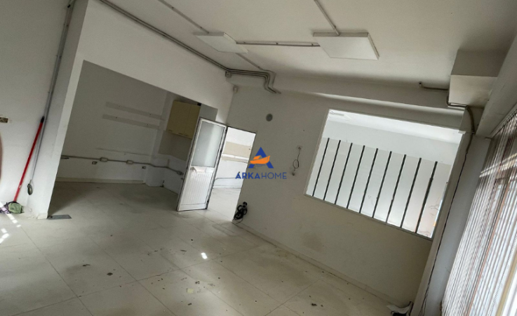 Tirane, jepet me qera ambjent biznesi Kati 0, 65 m² 700 € (9 KATESHET)