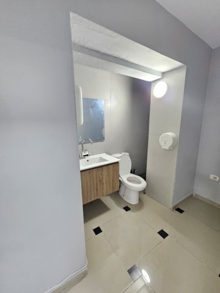 Durres, jepet me qera ambjent biznesi Kati 0, 121 m² 600 €