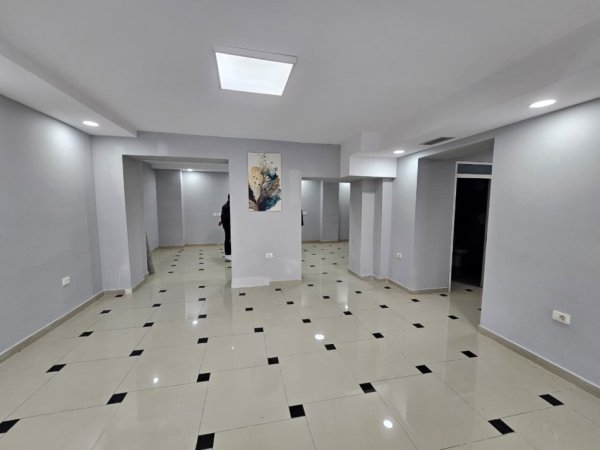 Durres, jepet me qera ambjent biznesi Kati 0, 121 m² 600 €