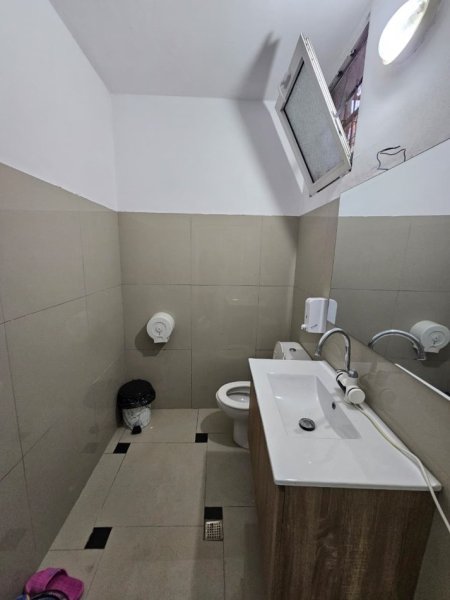 Durres, jepet me qera ambjent biznesi Kati 0, 121 m² 600 €