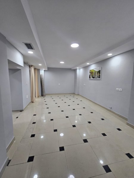 Durres, jepet me qera ambjent biznesi Kati 0, 121 m² 600 €