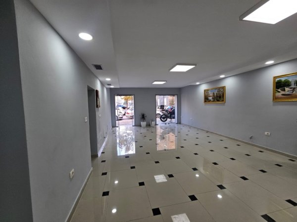 Durres, jepet me qera ambjent biznesi Kati 0, 121 m² 600 €