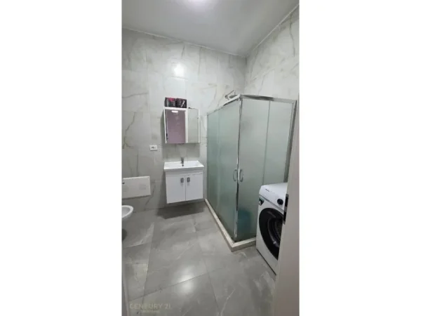 Tirane, jepet me qera apartament 2+1 Kati 3, 76 m² 600 € (Ali Demi)