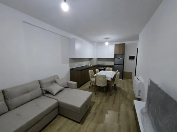 UNIVERS CITY, jepet me qera apartament 2+1+post parkimi Kati 2, 80 m² 550 € (QTU)