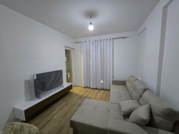 UNIVERS CITY, jepet me qera apartament 2+1+post parkimi Kati 2, 80 m² 550 € (QTU)