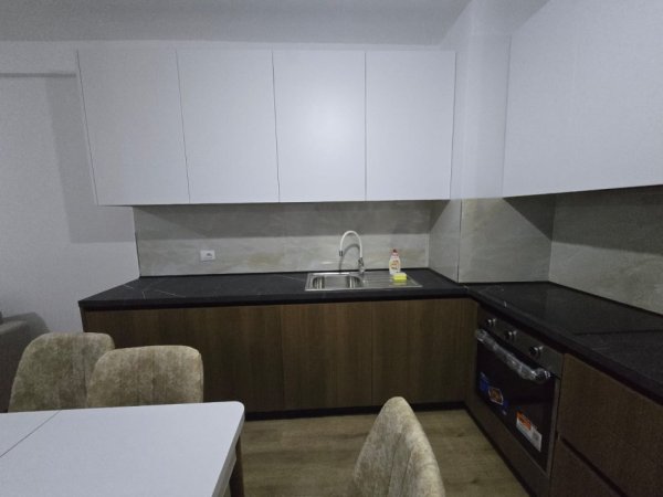 UNIVERS CITY, jepet me qera apartament 2+1+post parkimi Kati 2, 80 m² 550 € (QTU)