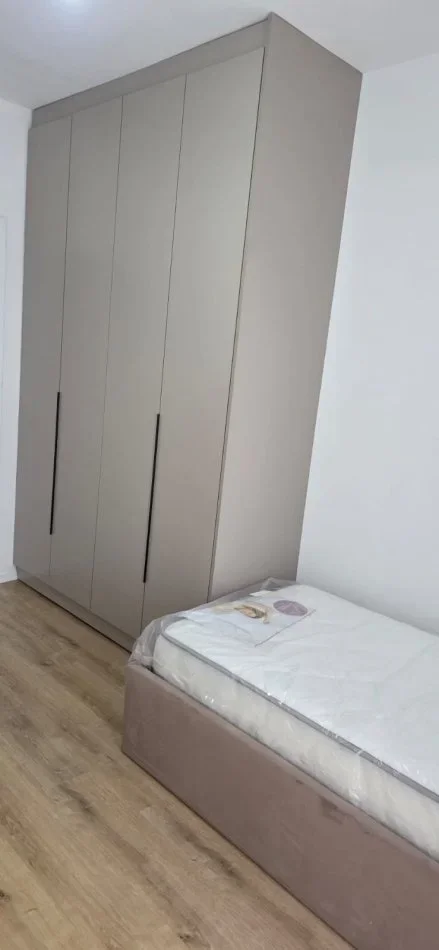 UNIVERS CITY, jepet me qera apartament 2+1+post parkimi Kati 2, 80 m² 550 € (QTU)