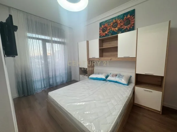 Tirane, jepet me qera apartament 2+1 Kati 2, 74 m² 500 € (Ish Dogana)