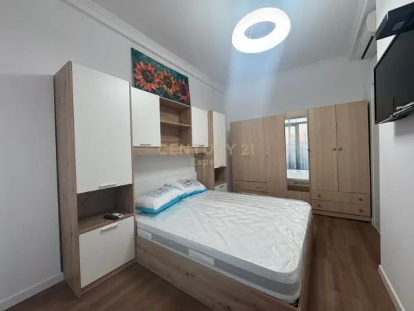 Tirane, jepet me qera apartament 2+1 Kati 2, 74 m² 500 € (Ish Dogana)