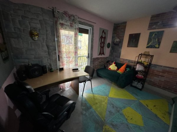 Tirane, jepet me qera apartament 1+1 Kati 3, 55 m² 500 € (Pazari i Ri)