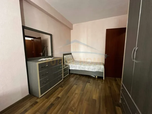 Tirane, shitet apartament 2+1+Ballkon Kati 7, 107 m² 165.000 € (Unaza e re)