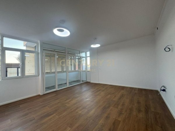 Tirane, shes apartament 2+1+Aneks+Ballkon Kati 7, 93 m² 218.000 € 