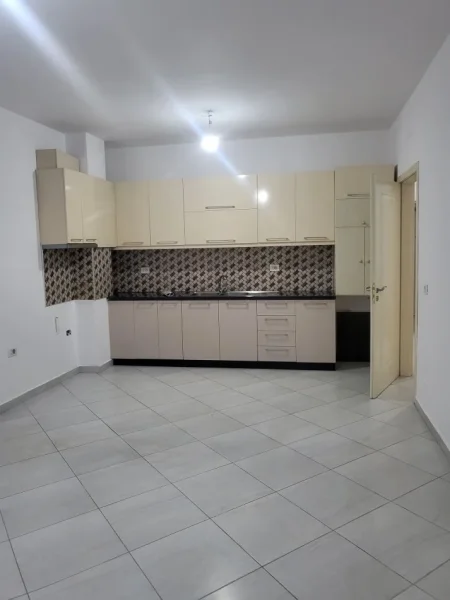 Tirane, jepet me qera apartament 2+1 Kati 3, 95 m² 650 € (don bosko)