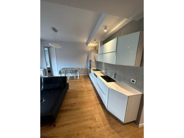 Tirane, jepet me qera apartament 1+1 Kati 4, 84 m² 1.000 € 