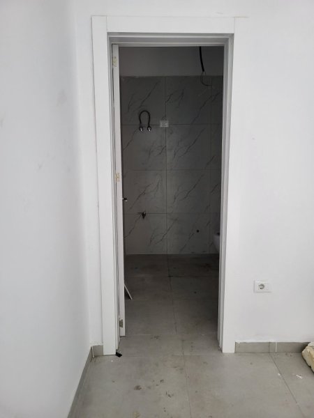 Tirane, jap me qera dyqan Kati 0, 25 m² 600 Leke