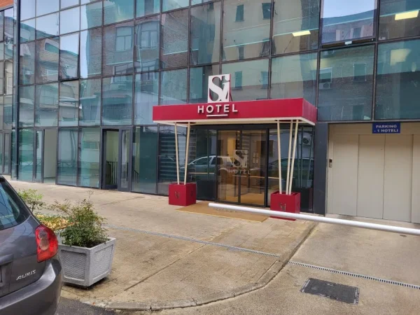 Tirane, jap me qera dyqan Kati 0, 25 m² 600 Leke