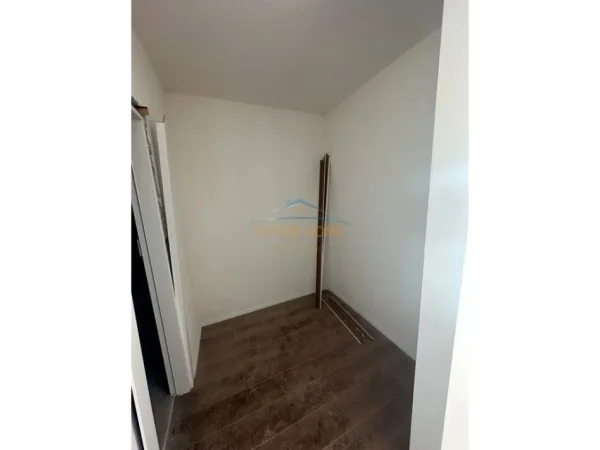 Tirane, shitet apartament 2+1+Ballkon Kati 8, 102 m² 166.000 € (Fusha e Aviacionit)