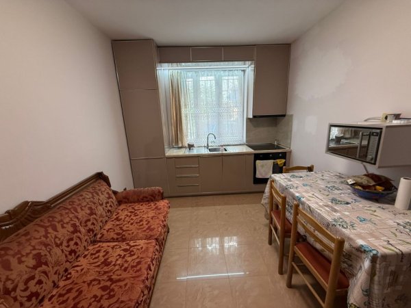 Tirane, jepet me qera apartament 2+1+Ballkon Kati 0, 70 m² 650 € (Vasil Shanto)