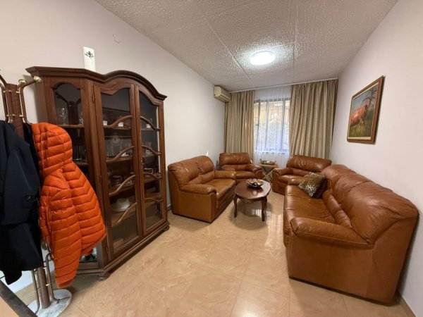 Tirane, jepet me qera apartament 2+1+Ballkon Kati 0, 70 m² 650 € (Vasil Shanto)