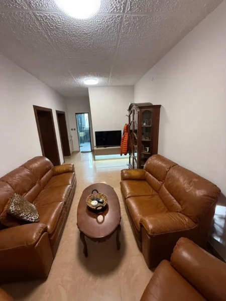 Tirane, jepet me qera apartament 2+1+Ballkon Kati 0, 70 m² 650 € (Vasil Shanto)