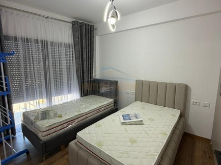 Tirane, jepet me qera apartament 2+1 Kati 2, 109 m² 800 € 