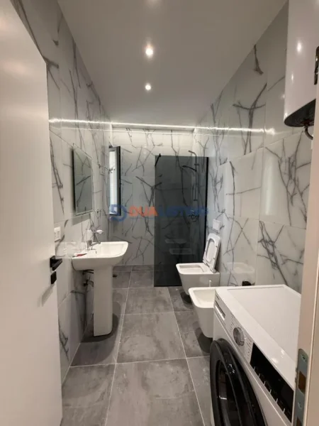 Tirane, shitet apartament 2+1 Kati 3, 124 m² 265.000 € (ish fusha aviacionit)