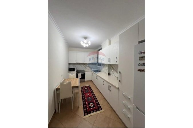 Tirane, jepet me qera apartament 2+1+Ballkon , 110 m² 800 € (Rruga Mujo Ulqinaku - Qender - Rruga e Kavajës, Tiranë)