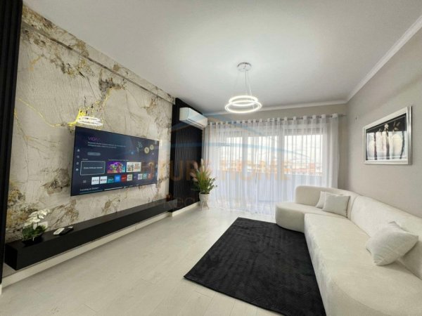 Tirane, shitet apartament 2+1+Ballkon Kati 8, 97 m² 155.000 € (Unaza e re)