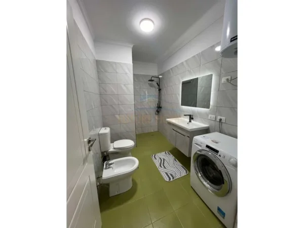 Tirane, shitet apartament 2+1+Ballkon Kati 8, 97 m² 155.000 € (Unaza e re)
