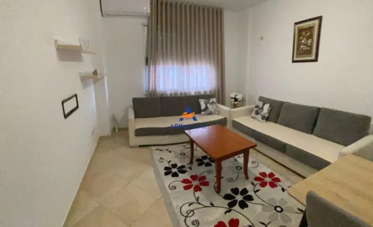 Tirane, jepet me qera apartament 2+1+Ballkon Kati 8, 90 m² 550 € (UNAZA E RE)
