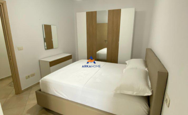 Tirane, jepet me qera apartament 2+1+Ballkon Kati 8, 90 m² 550 € (UNAZA E RE)