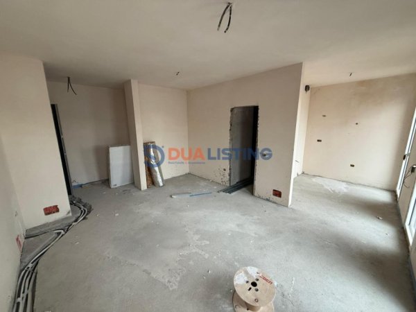 Tirane, shitet apartament 2+1 Kati 5, 101 m² 400.000 € (ish blloku (LSI))