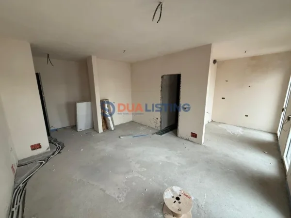 Tirane, shitet apartament 2+1 Kati 5, 101 m² 400.000 € (ish blloku (LSI))