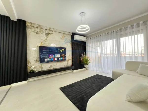 Tirane, shitet apartament 2+1+Ballkon Kati 8, 97 m² 155.000 € (Unaza e re)