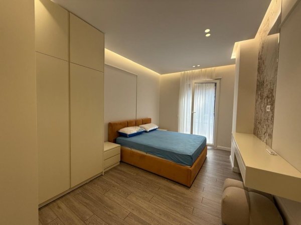 Tirane, jepet me qera apartament 2+1+Ballkon , 100 m² 1.100 € 