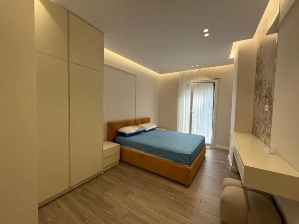Tirane, jepet me qera apartament 2+1+Ballkon , 100 m² 1.100 € 