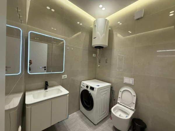 Tirane, jepet me qera apartament 2+1+Ballkon , 100 m² 1.100 € 