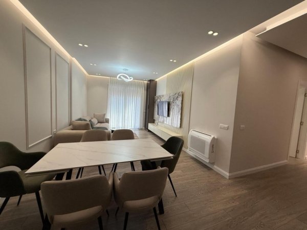 Tirane, jepet me qera apartament 2+1+Ballkon , 100 m² 1.100 € 