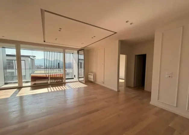 Tirane, shitet apartament 3+1 , 153 m² 365.000 € (Sauk)