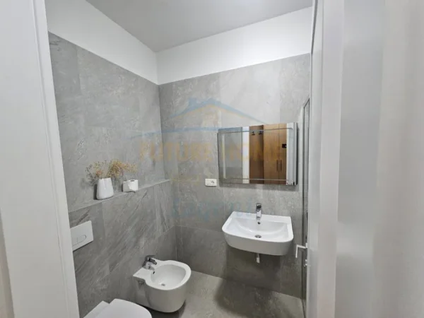 Tirane, qera, apartament 2+1+Ballkon Kati 1, 65 m² (Liqeni i Thate, Park Life.)
