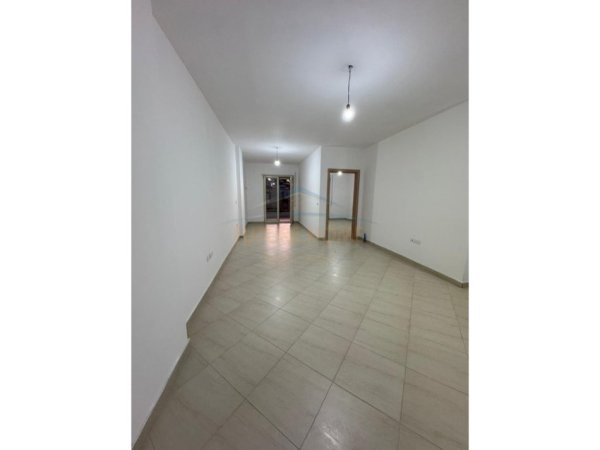 Tirane, shitet apartament 1+1 Kati 2, 79 m² 107.000 € (Fresku, Tiranë)