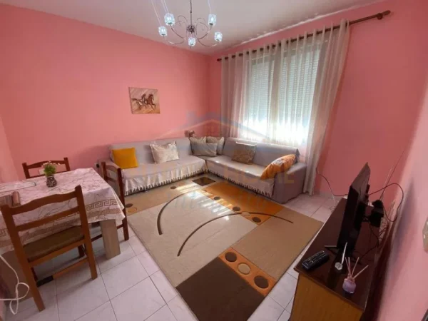 Tirane, shitet apartament 2+1+Ballkon Kati 5, 100 m² (Ali Demi, prane kryqezimit)