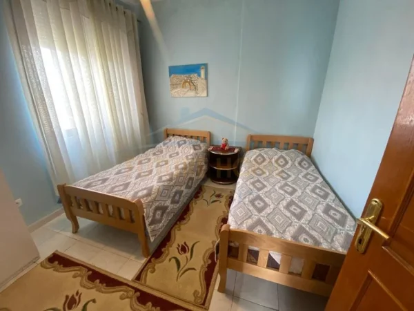 Tirane, shitet apartament 2+1+Ballkon Kati 5, 100 m² (Ali Demi, prane kryqezimit)