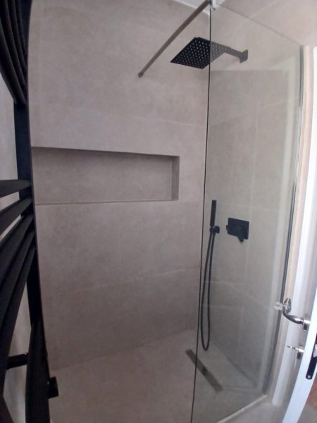 Tirane, jepet me qera apartament 1+1+Ballkon Kati 5, 67 m² 550 € (Stacioni i Trenit)