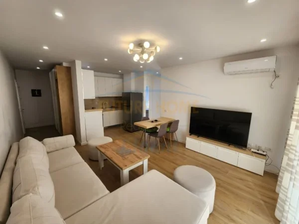 Tirane, jepet me qera apartament 2+1+Ballkon Kati 4, 93 m² 900 € (Liqeni i Thate)
