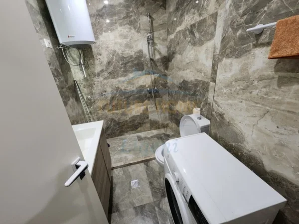 Tirane, jepet me qera apartament 2+1+Ballkon Kati 4, 93 m² 900 € (Liqeni i Thate)