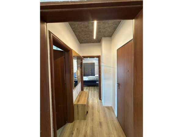 Tirane, shitet apartament 1+1+Ballkon Kati 5, 85 m² (Rruga e Barrikadave)