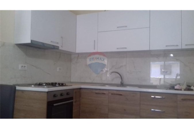 Tirane, jepet me qera apartament 2+1 Kati 2, 70 m² 600 € (Rruga e Durresit)